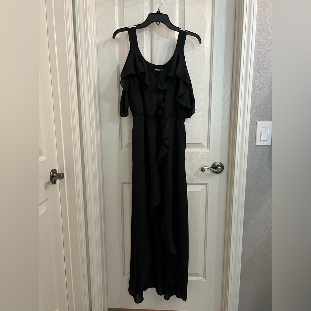 NWT XOXO Medium Black Ruffle Chiffon Cold Shoulder Maxi Dress